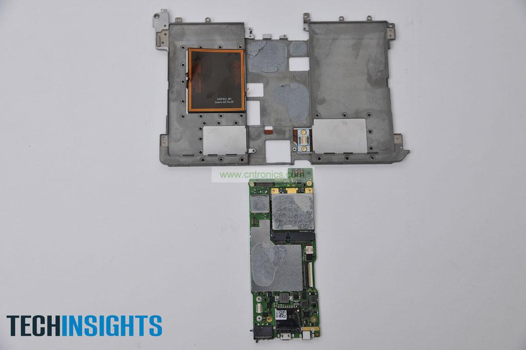 將PCB與金屬分離，從PCB板上卸下無線通訊板