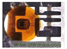 圖2：對(duì)于車(chē)用級(jí)R2Coupler產(chǎn)品如ACPL-M43T光電耦合器，Avago使用雙線強(qiáng)化關(guān)鍵功能連接