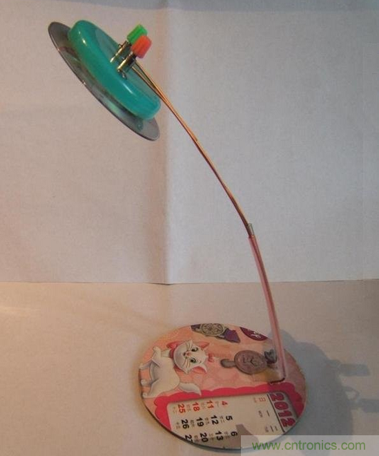 DIY:手工打造智能無(wú)線(xiàn)供電臺(tái)燈