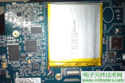 不怕摔的電紙書！一款柔性屏電子書閱讀器拆解