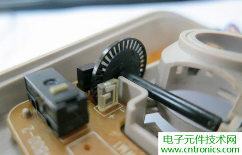 殿堂級機(jī)械鼠標(biāo)拆解：嘆精致做工！