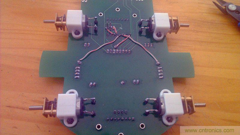 牛人力作！PCB版藍牙智能小車DIY