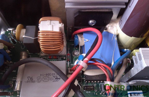 網(wǎng)友下雪天拆解DELL 12V 57.3A的開關(guān)電源自?shī)首詷?lè)