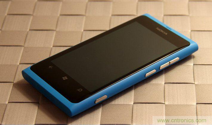 拆解諾基亞Lumia800,做工依舊精細(xì)！