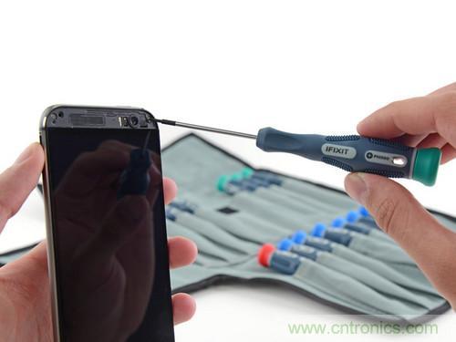 牛人強拆！新HTC One(M8)真機精密做工難修理