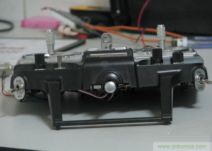 無人機 DIY 制作全過程，酷得不要不要的！