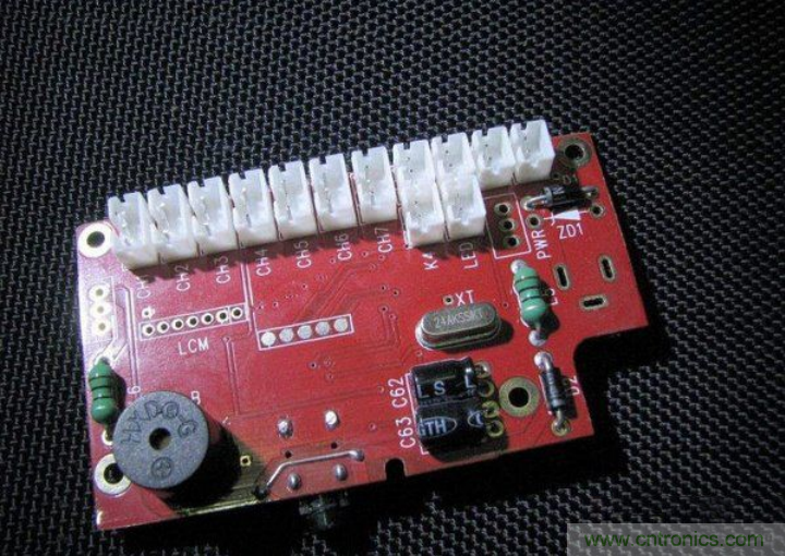 無人機 DIY 制作全過程，酷得不要不要的！