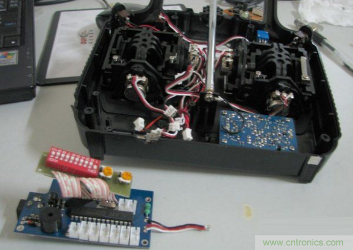 無人機 DIY 制作全過程，酷得不要不要的！