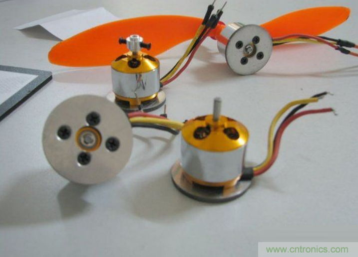 無人機 DIY 制作全過程，酷得不要不要的！