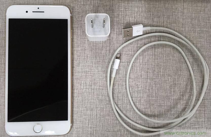 “瘋7”手機充電實測：為何沿用傳統(tǒng)充電模式？