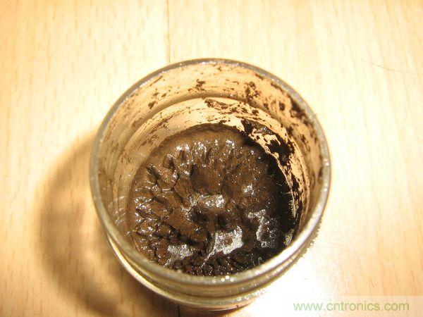 藝術(shù)源于生活，用生活中的物件也能制作磁流體
