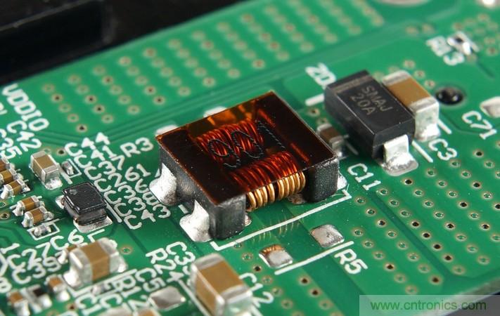 拆解對比：系出同門，小米、紫米無線充電器的差別有多大？