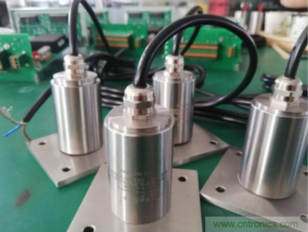 振動(dòng)傳感器的機(jī)電變換原理？主要的分類有哪些？