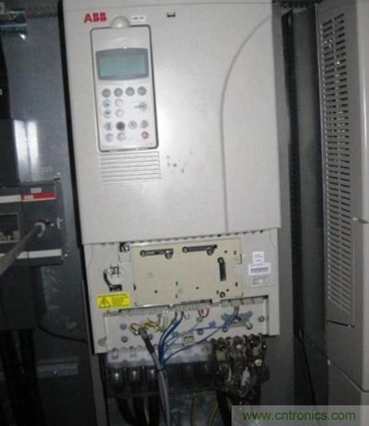 變頻器的輸出頻率調(diào)高，那么輸出電壓將如何提高？